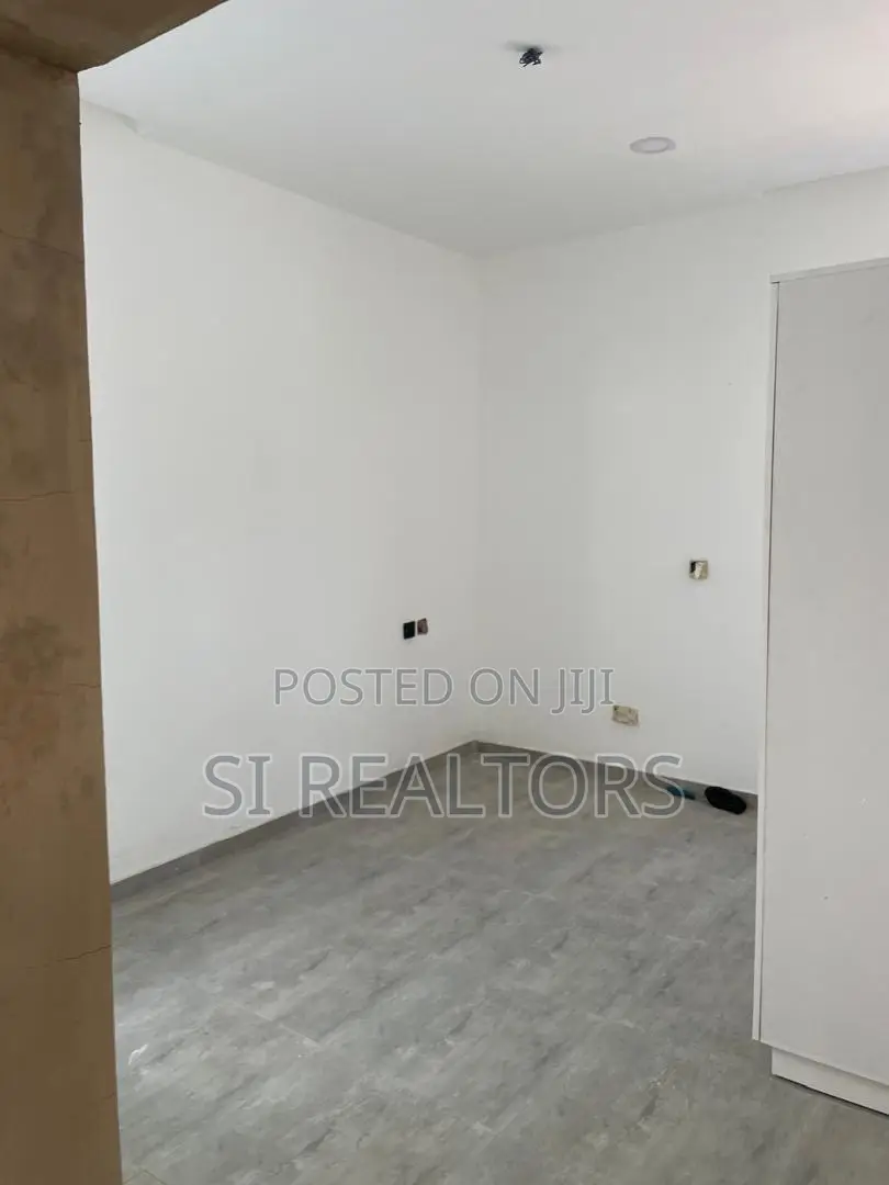 3bdrm Bungalow in Community 18, Spintex for sale