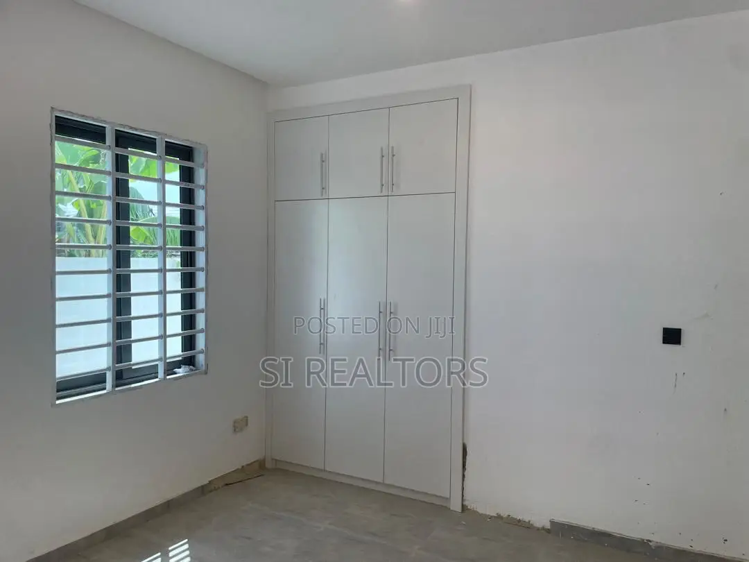 3bdrm Bungalow in Community 18, Spintex for sale