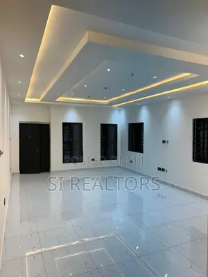 3bdrm Bungalow in Community 18, Spintex for sale