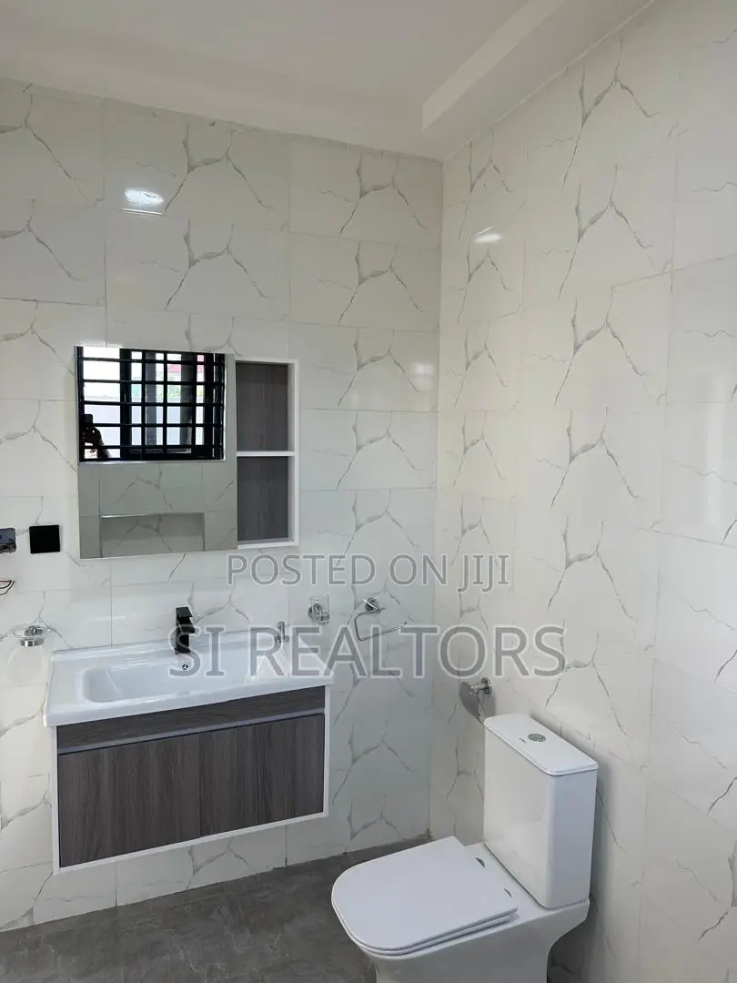 3bdrm Bungalow in Community 18, Spintex for sale