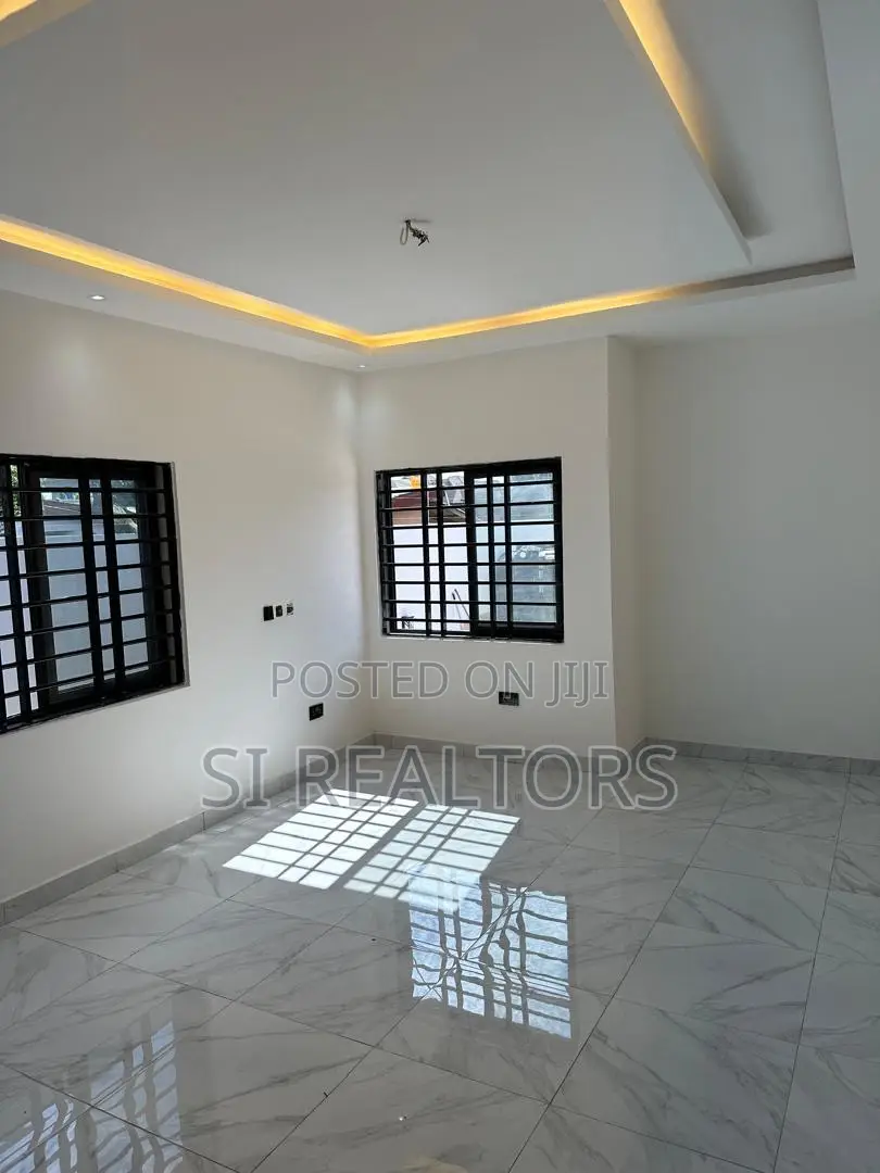 3bdrm Bungalow in Community 18, Spintex for sale