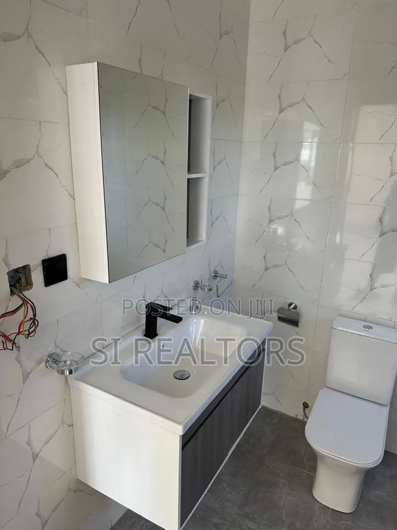 3bdrm Bungalow in Community 18, Spintex for sale
