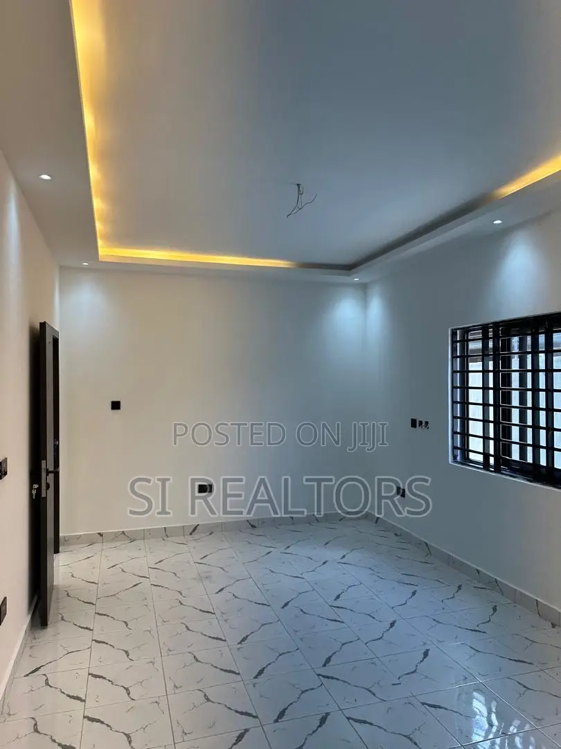 3bdrm Bungalow in Community 18, Spintex for sale