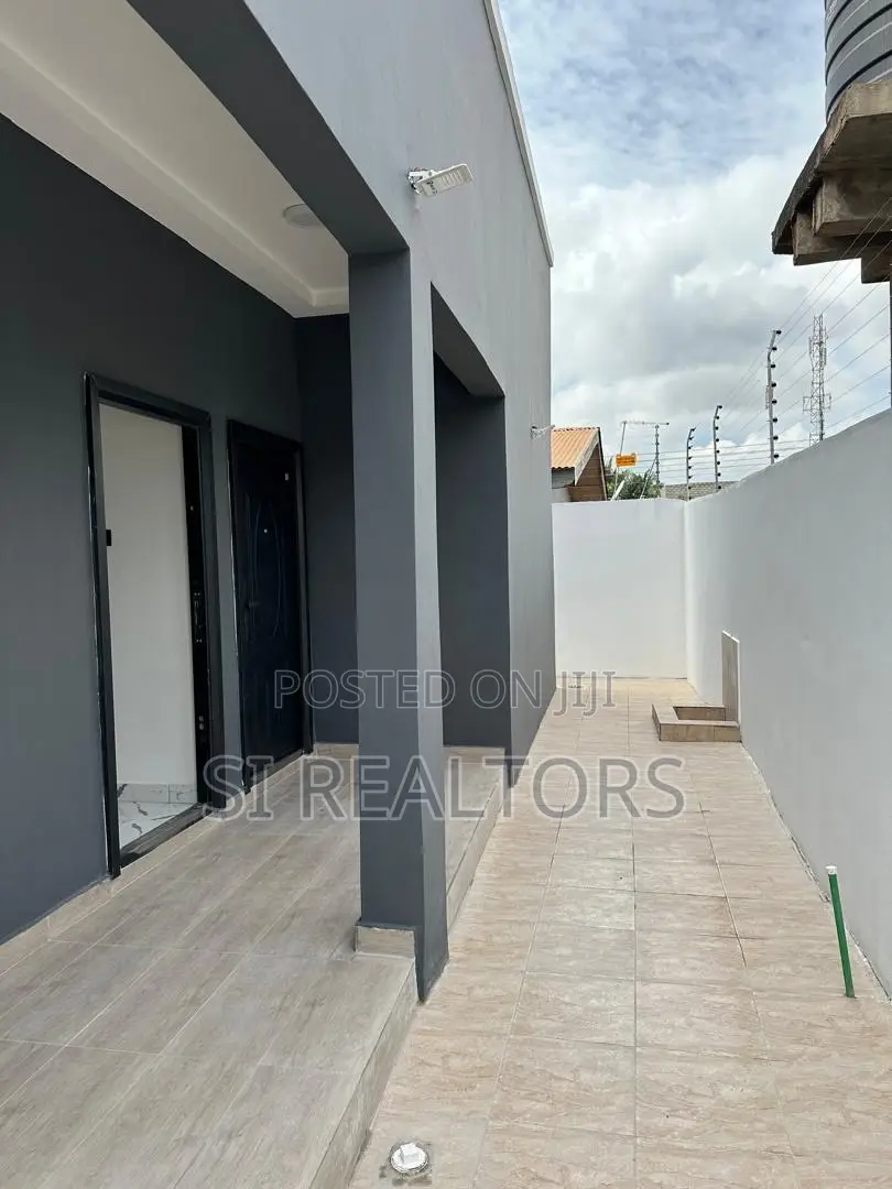 3bdrm Bungalow in Community 18, Spintex for sale
