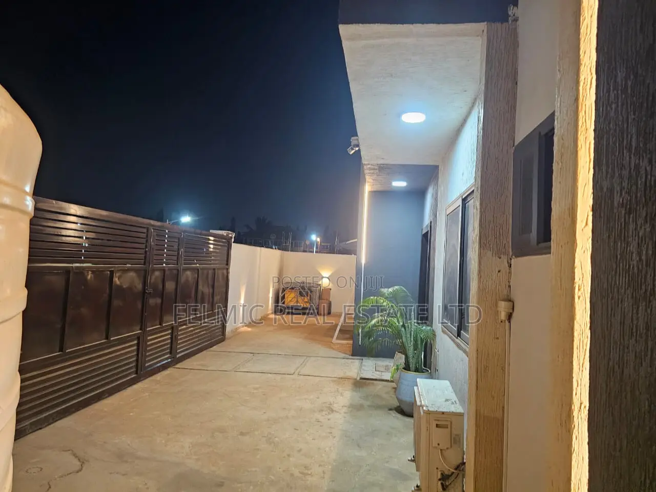 8bdrm Duplex in Felmic Real Estate, Accra Metropolitan for sale