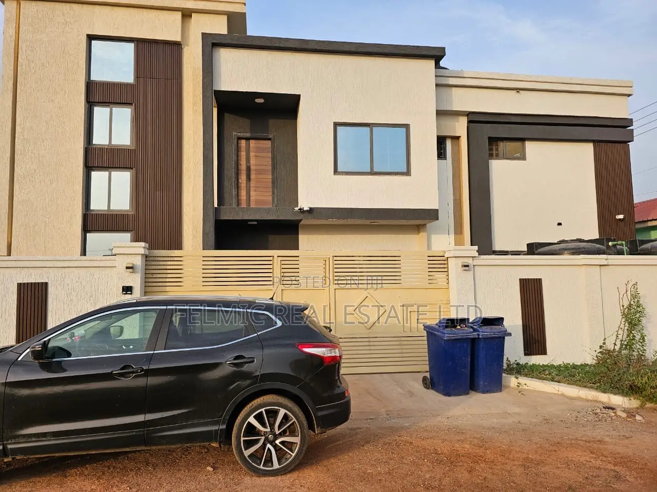 8bdrm Duplex in Felmic Real Estate, Accra Metropolitan for sale