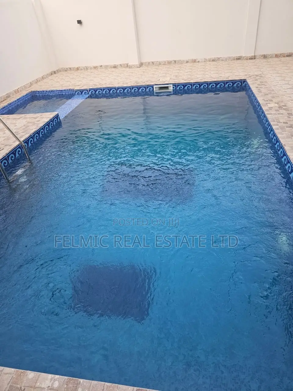 8bdrm Duplex in Felmic Real Estate, Accra Metropolitan for sale