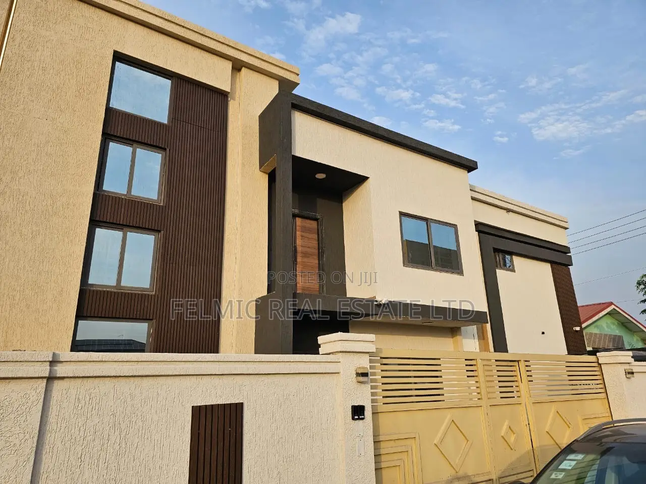 8bdrm Duplex in Felmic Real Estate, Accra Metropolitan for sale