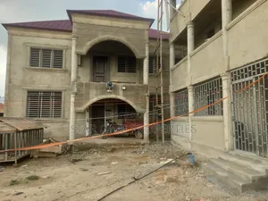 10bdrm House in Kodie Danase, Kumasi Metropolitan for sale