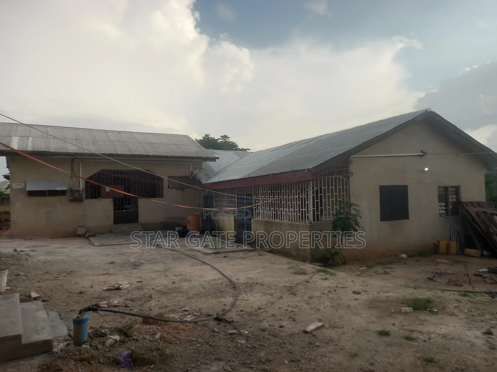 10bdrm House in Kodie Danase, Kumasi Metropolitan for sale