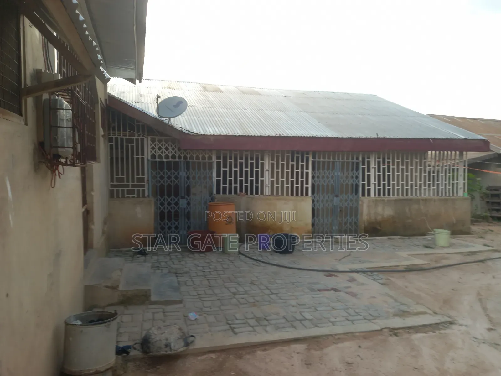 10bdrm House in Kodie Danase, Kumasi Metropolitan for sale