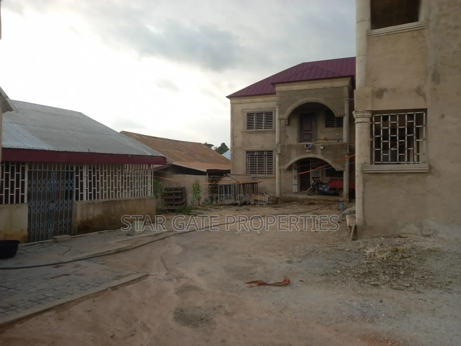 10bdrm House in Kodie Danase, Kumasi Metropolitan for sale