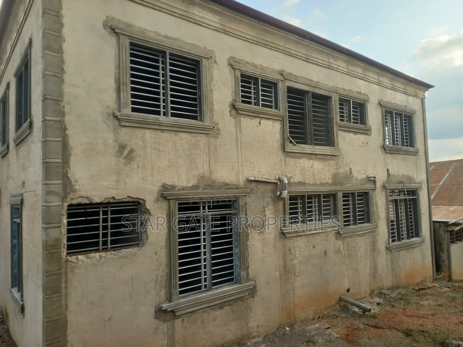 10bdrm House in Kodie Danase, Kumasi Metropolitan for sale
