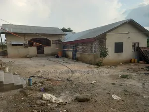 10bdrm House in Kodie Danase, Kumasi Metropolitan for sale