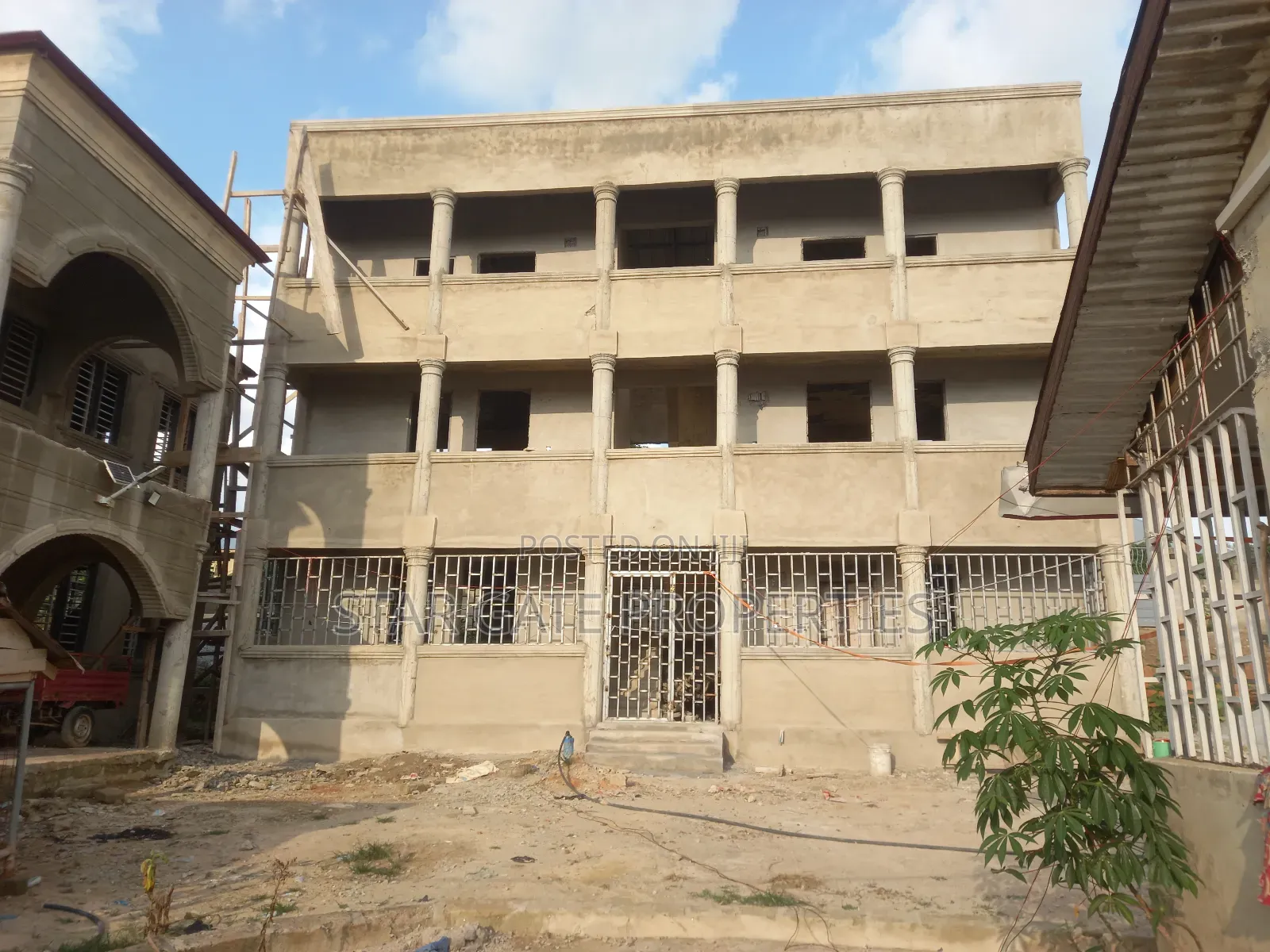 10bdrm House in Kodie Danase, Kumasi Metropolitan for sale