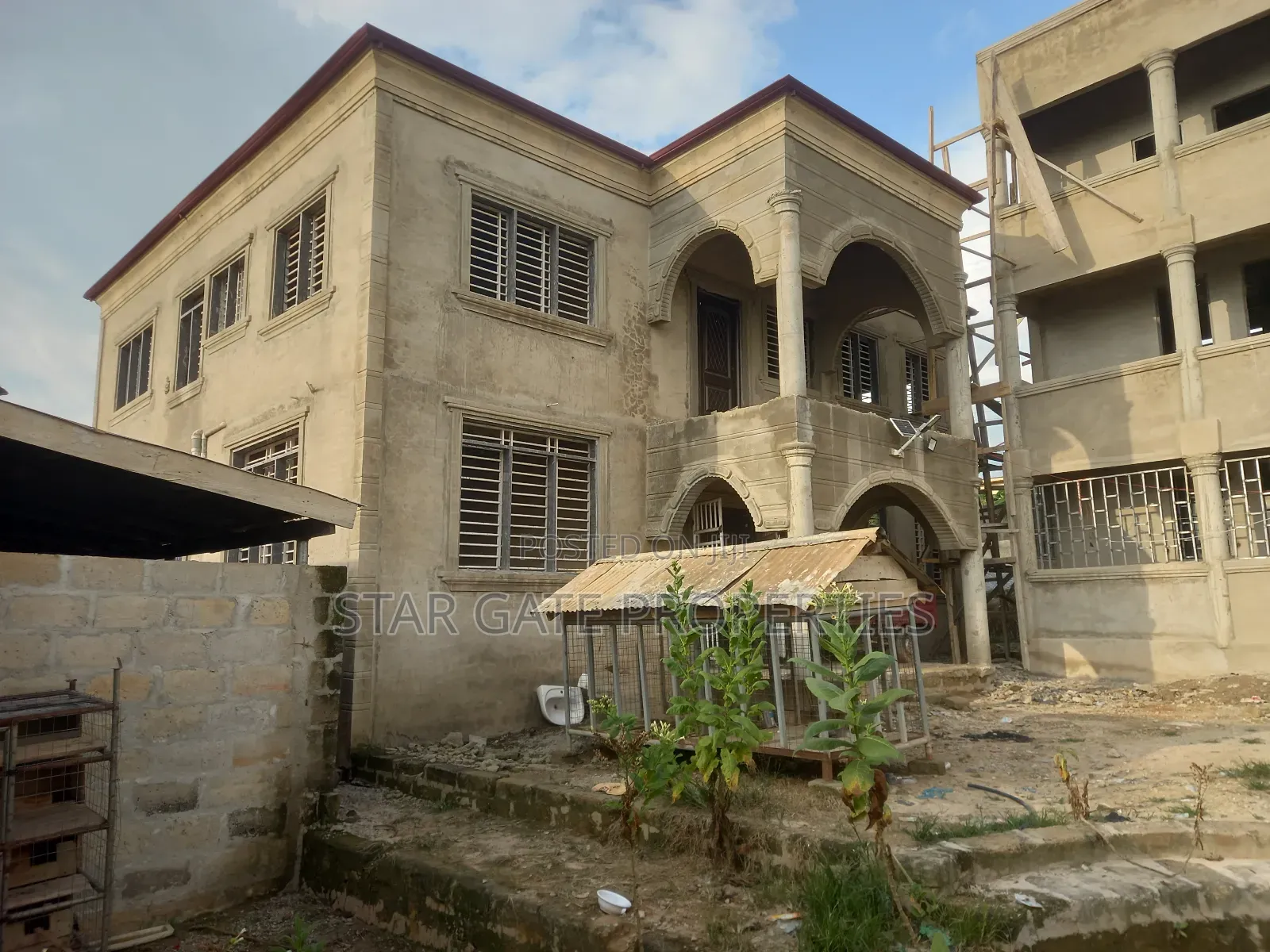 10bdrm House in Kodie Danase, Kumasi Metropolitan for sale