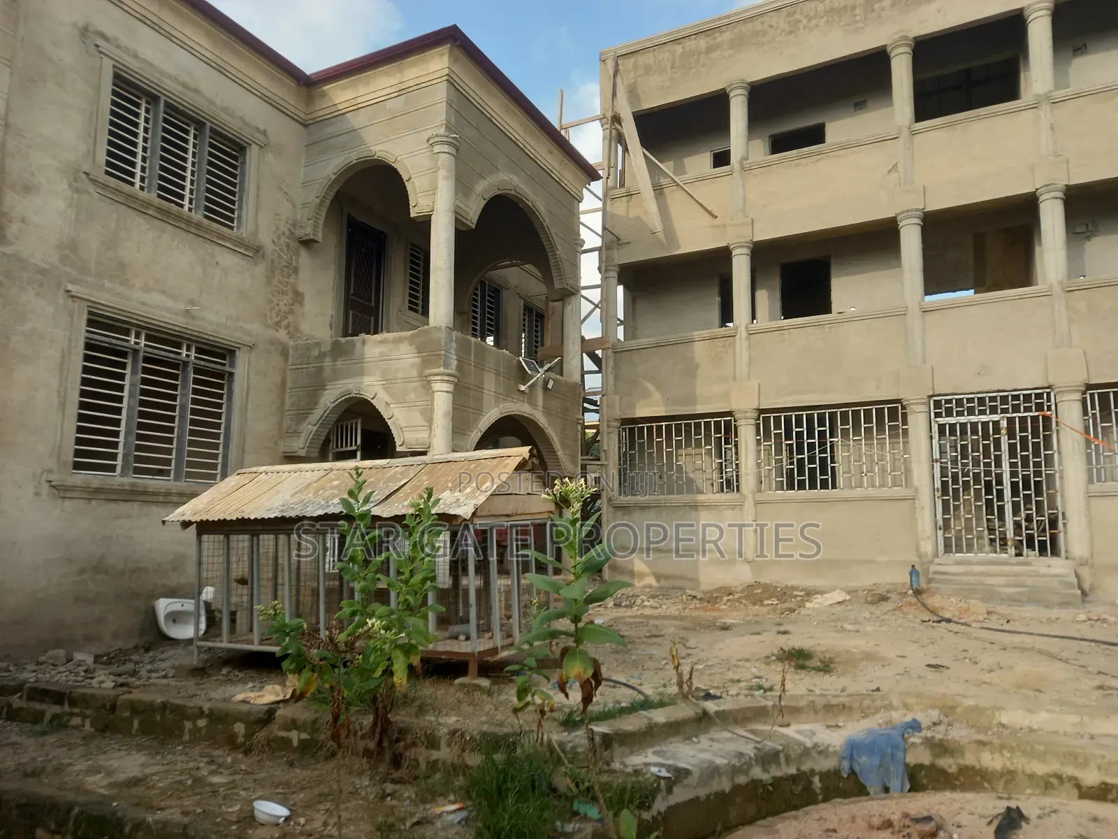 10bdrm House in Kodie Danase, Kumasi Metropolitan for sale