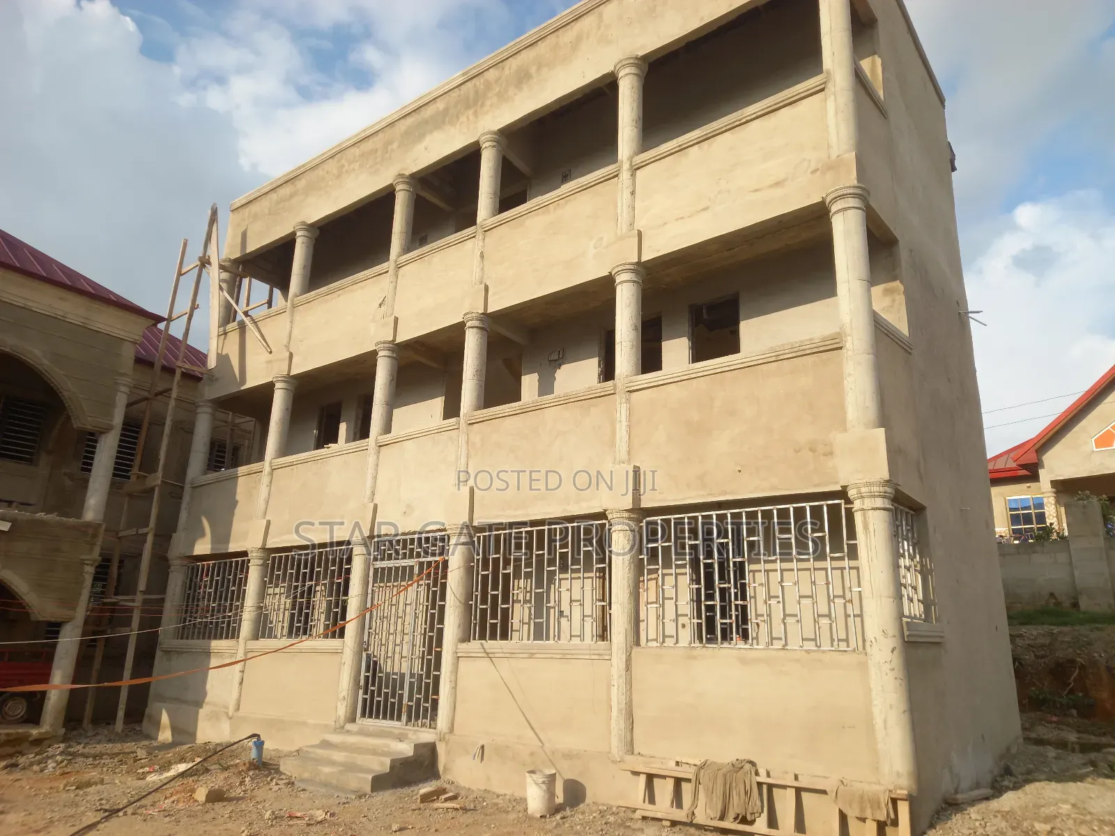 10bdrm House in Kodie Danase, Kumasi Metropolitan for sale