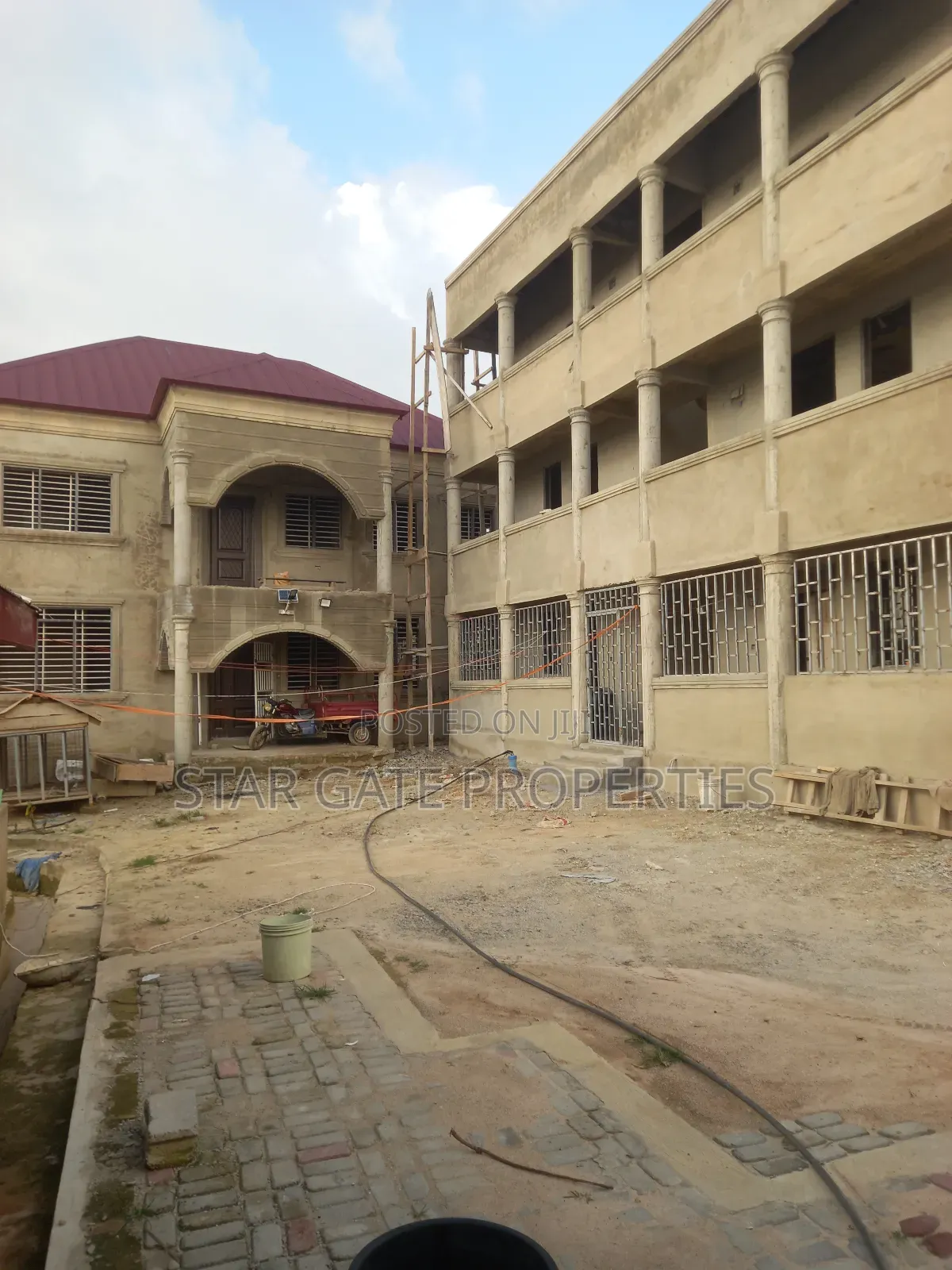 10bdrm House in Kodie Danase, Kumasi Metropolitan for sale