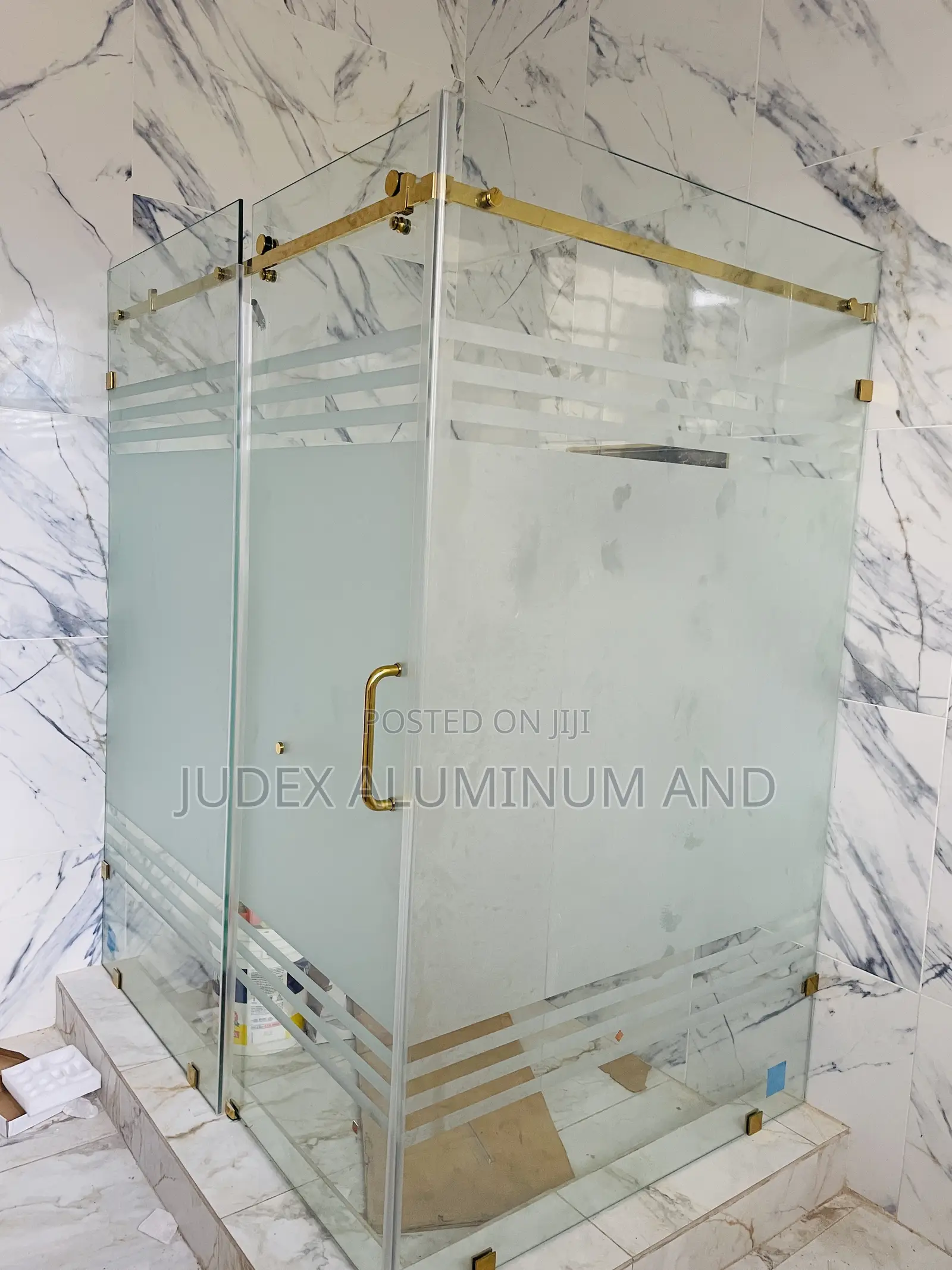 10mm Tempered Glass With Gold Accessories