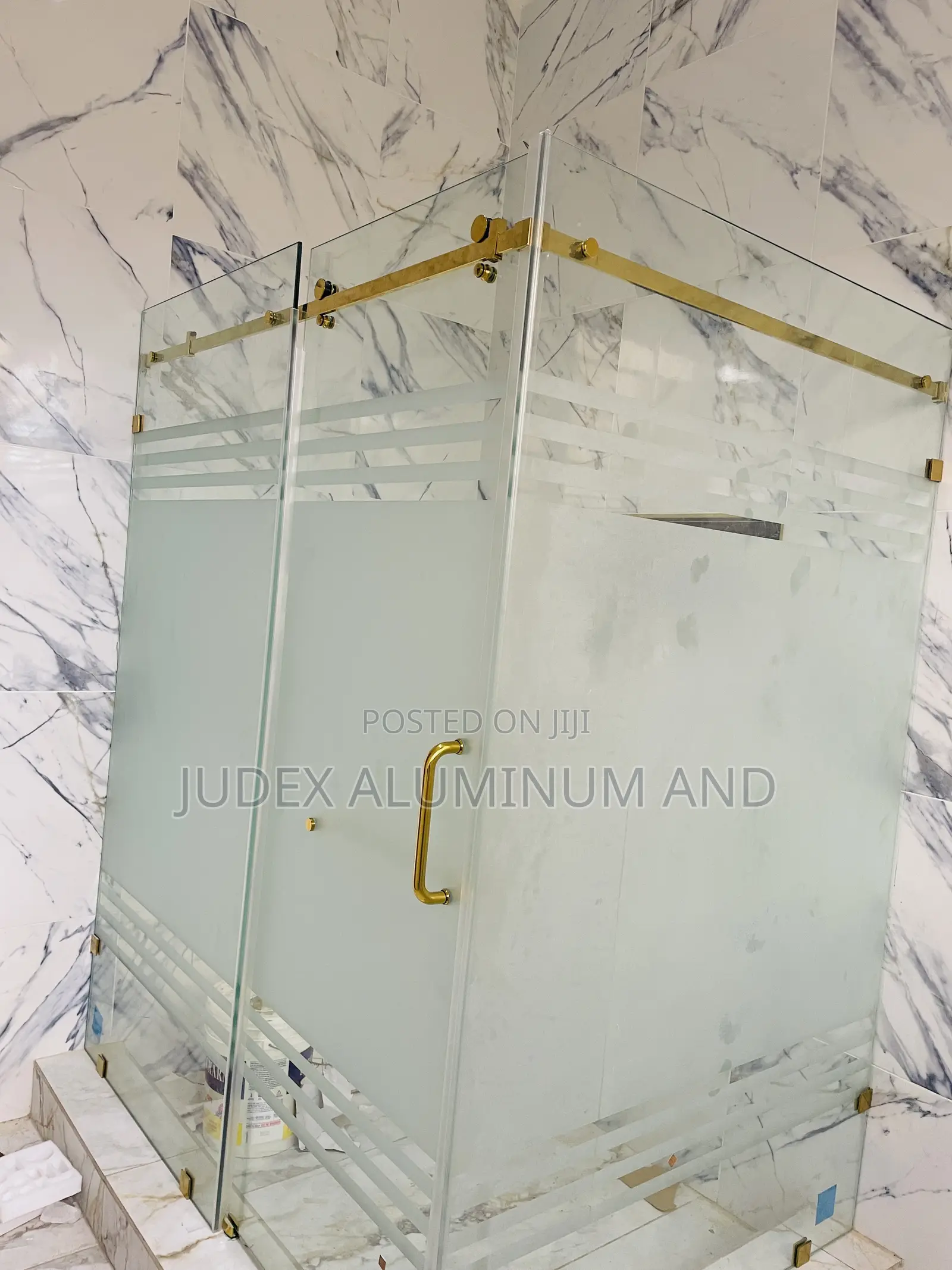 10mm Tempered Glass With Gold Accessories