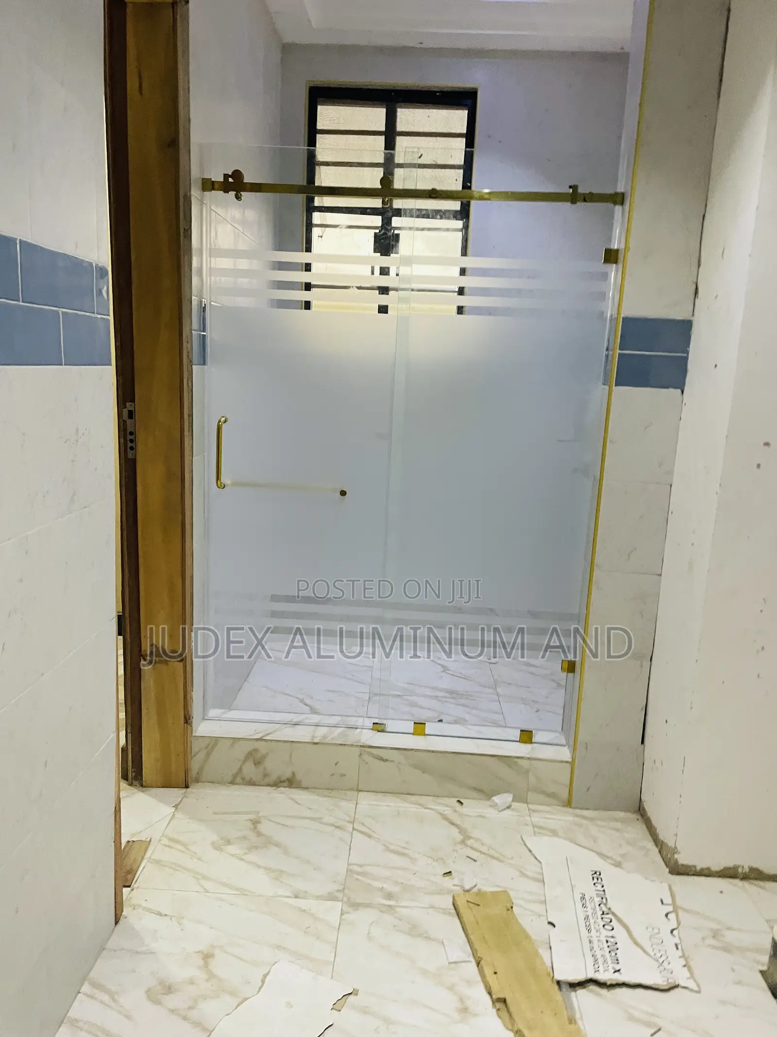10mm Tempered Glass With Gold Accessories