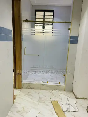 10mm Tempered Glass With Gold Accessories