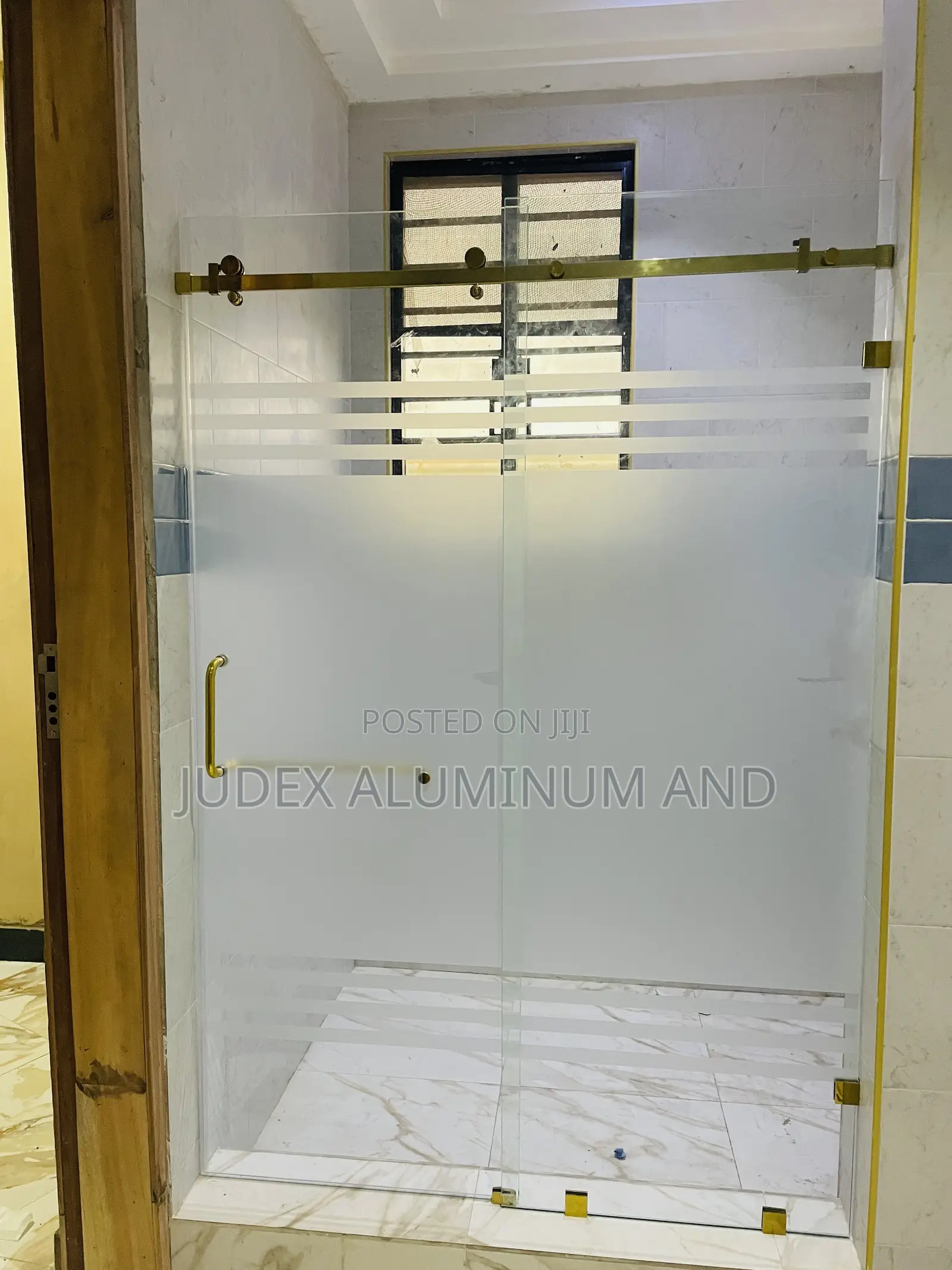 10mm Tempered Glass With Gold Accessories