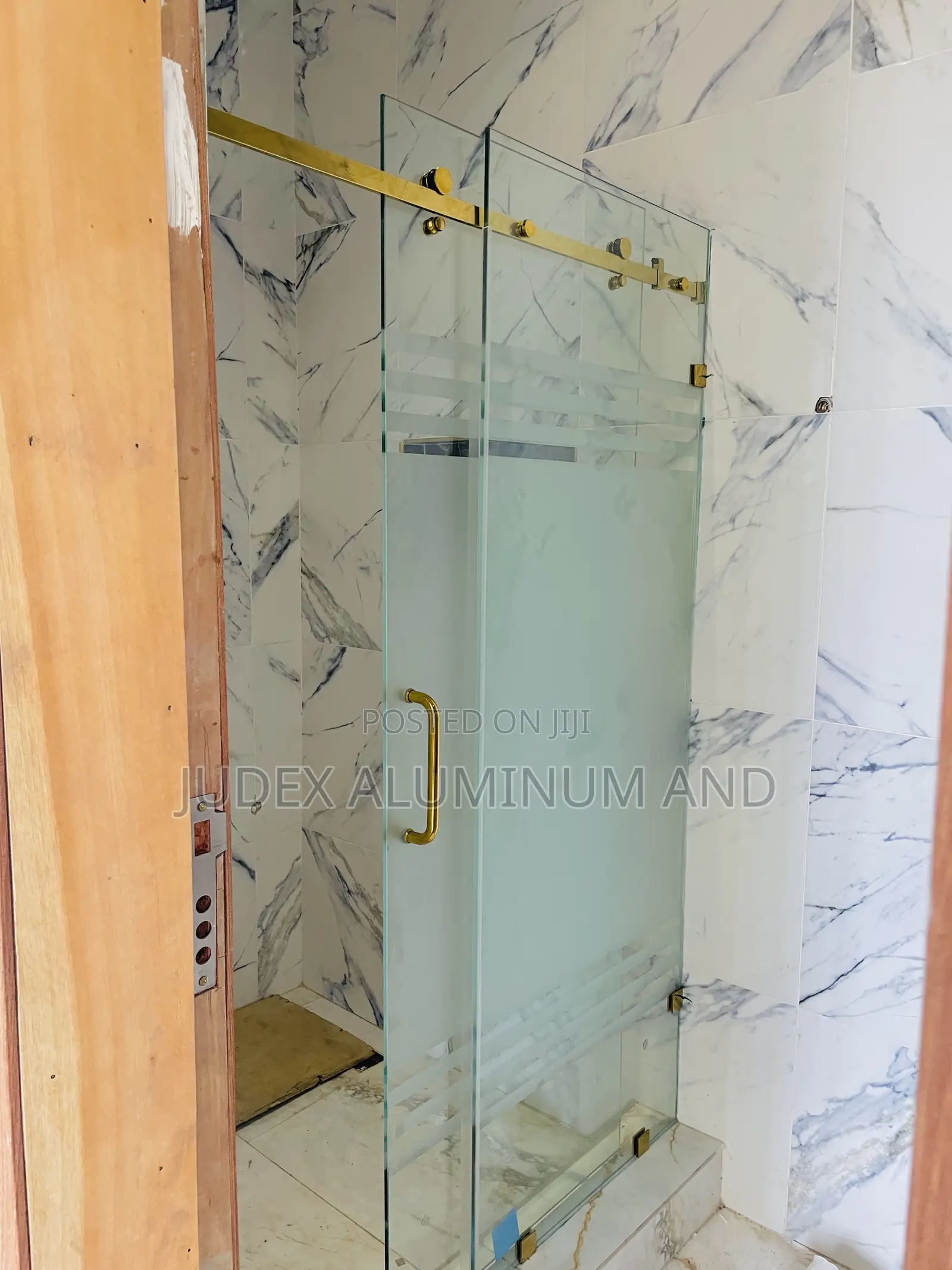10mm Tempered Glass With Gold Accessories