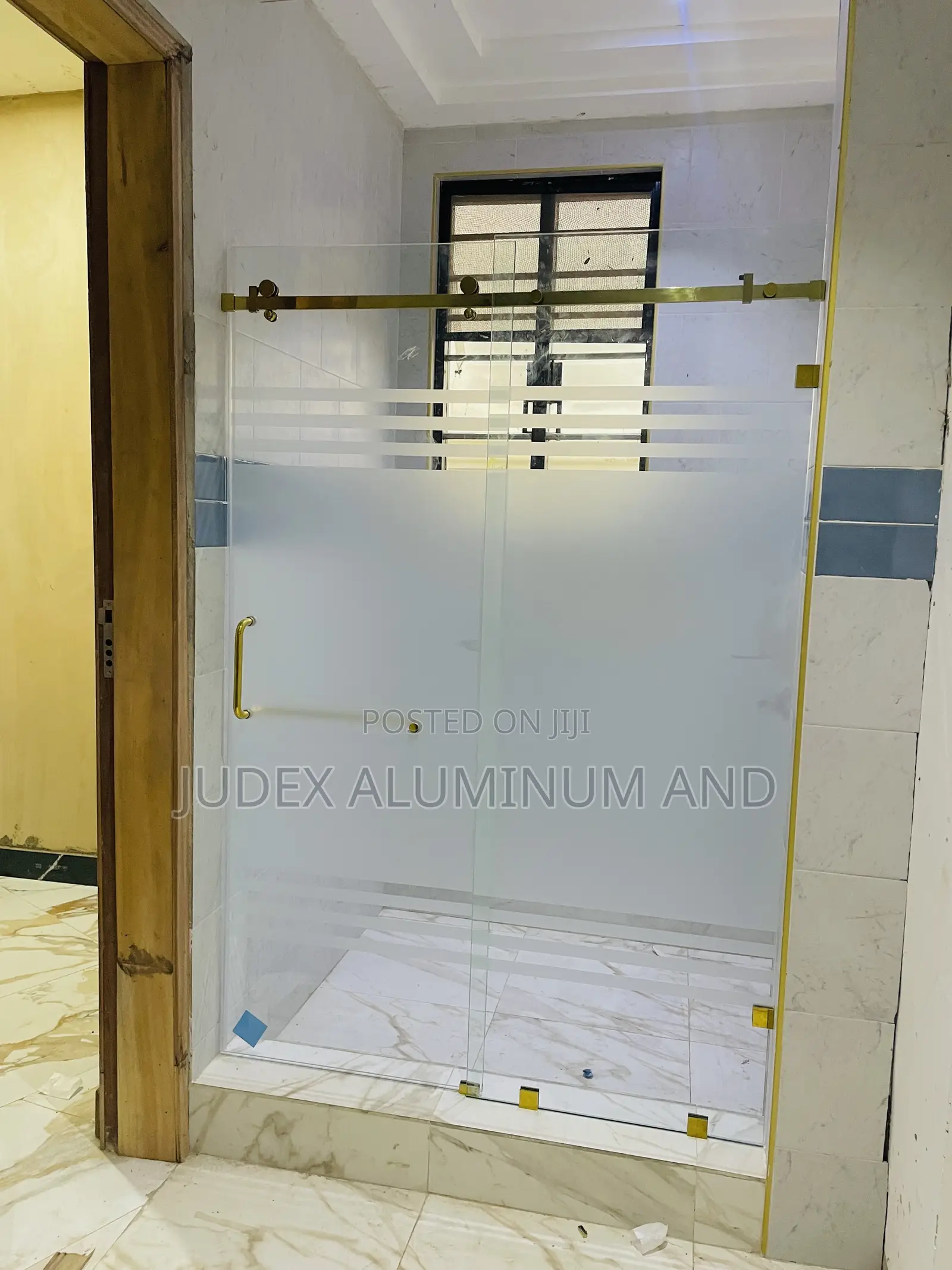 10mm Tempered Glass With Gold Accessories