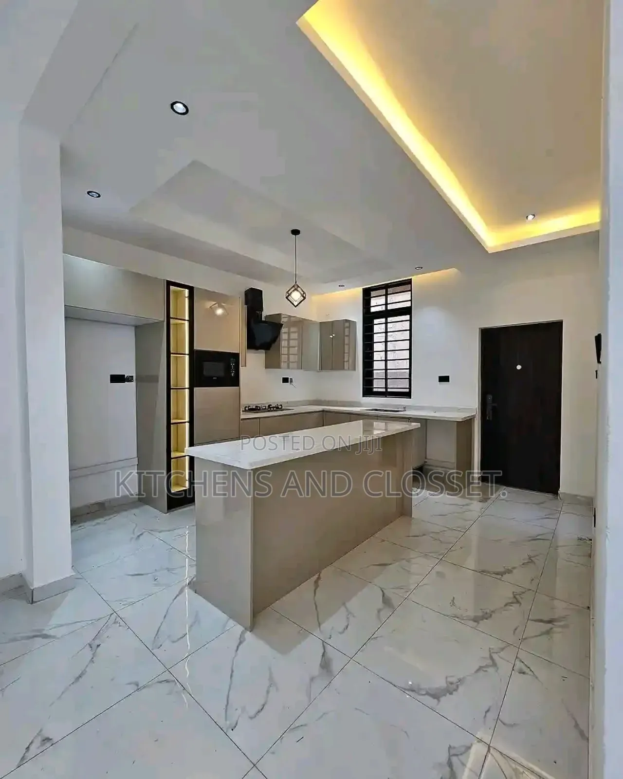 Contemporary Kitchen Cabinent