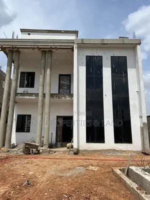 4bdrm House in Ashaley Botwe, Lake Side Estate for sale