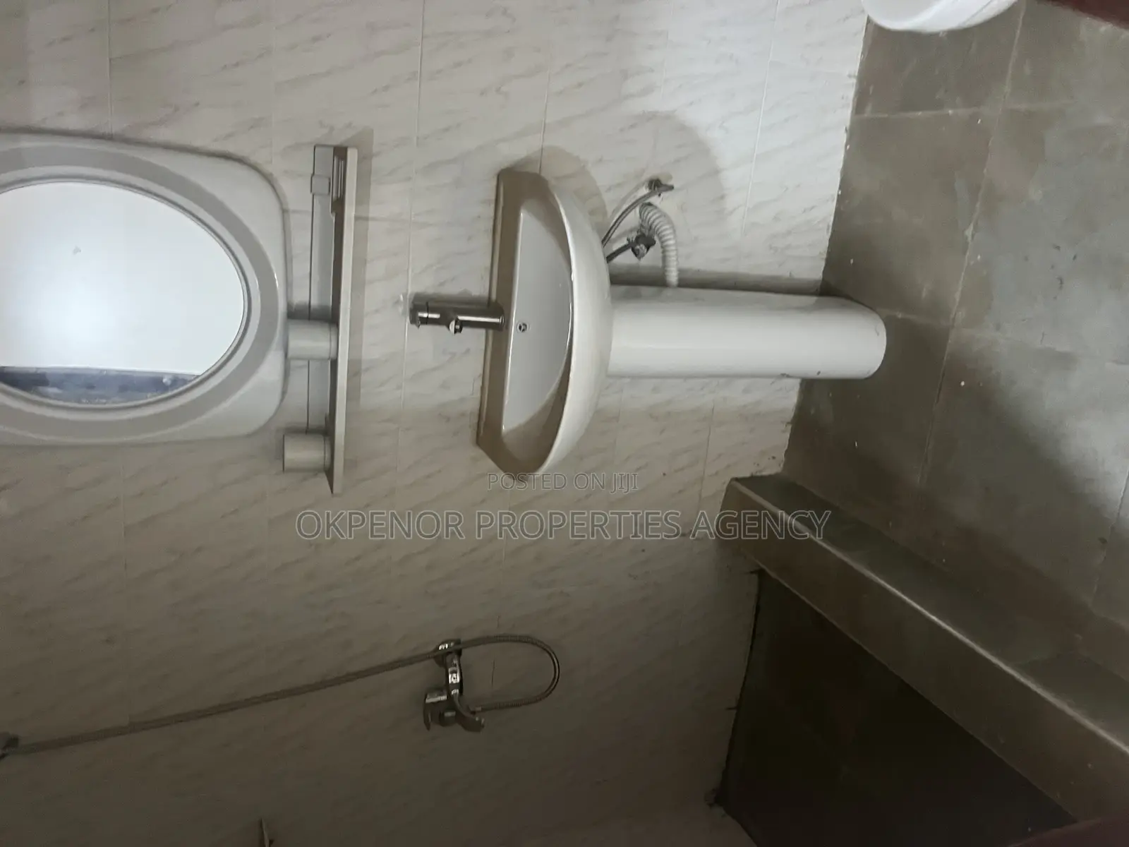 2bdrm Apartment in Coast Estate, Baatsona Total for rent
