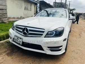 Photo - Mercedes-Benz C250 2014 White