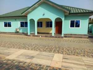 Fully Furnished 4 Master Bedrooms Apartment at Apowa