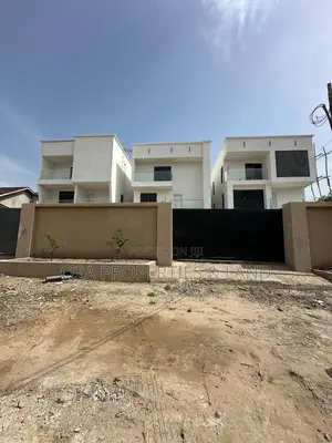 6bdrm House in Adjiringanor, Ability for sale