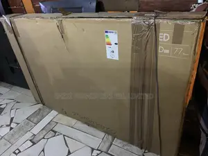 Photo - High Oled 77 - Inches Samsung Uhd HDR Pro+ Apple Play Tv