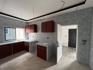 2bdrm Apartment in Bee Decor & Homes, Old Ashomang for rent