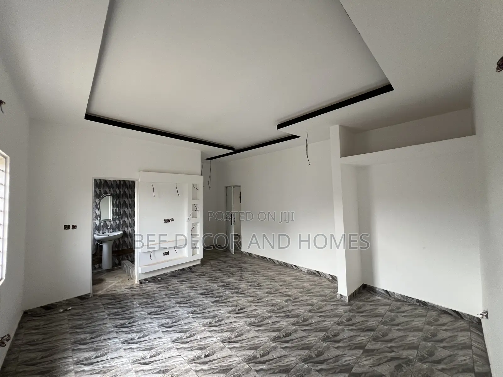 2bdrm Apartment in Bee Decor & Homes, Old Ashomang for rent