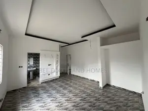 2bdrm Apartment in Bee Decor & Homes, Old Ashomang for rent
