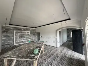2bdrm Apartment in Bee Decor & Homes, Old Ashomang for rent