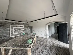 2bdrm Apartment in Bee Decor & Homes, Old Ashomang for rent