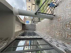 2bdrm Apartment in Bee Decor & Homes, Old Ashomang for rent