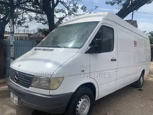 Photo - Mercedes-Benz Sprinter 2005 White