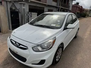 Photo - Hyundai Accent SE 2013 White