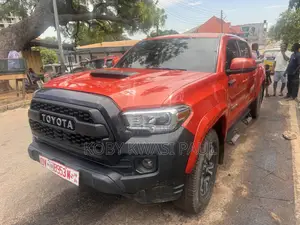 Photo - Toyota Tacoma SR5 2018 Orange