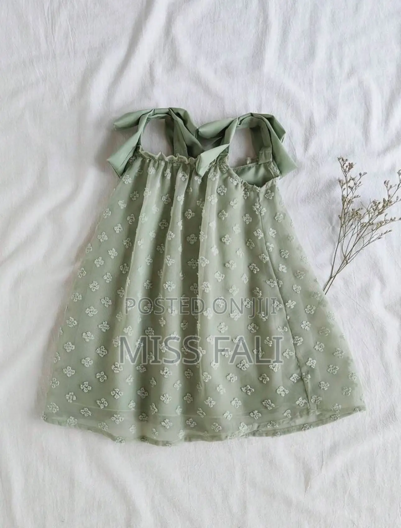 Vintage Cute Cut-Out Bow Dress. 9-12m