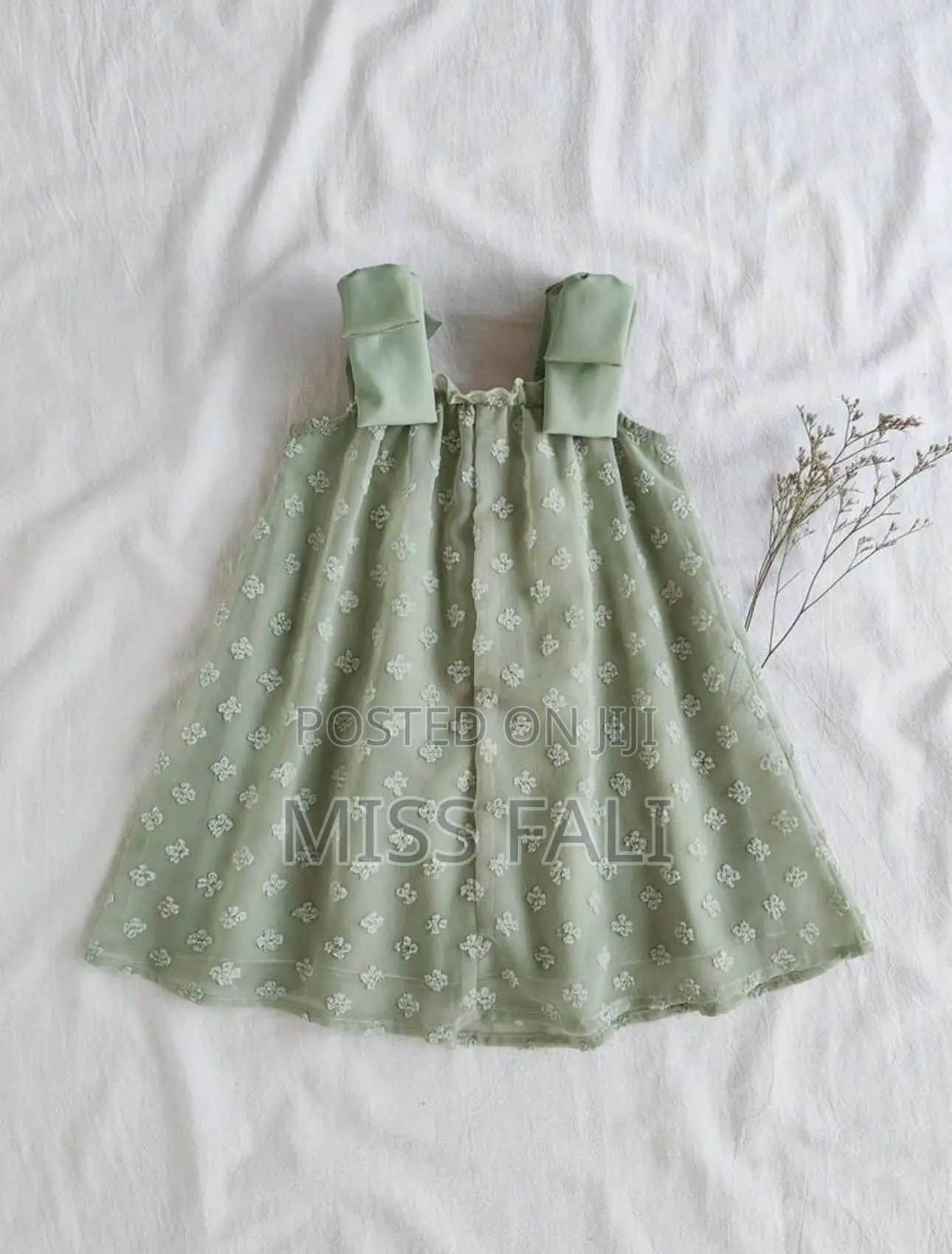 Vintage Cute Cut-Out Bow Dress. 9-12m