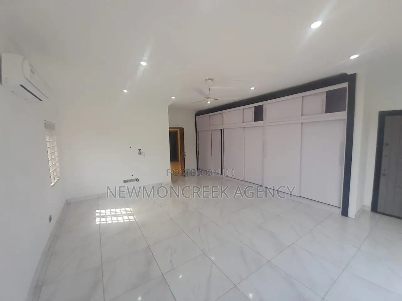 4bdrm Condo in Adenta Sda for sale