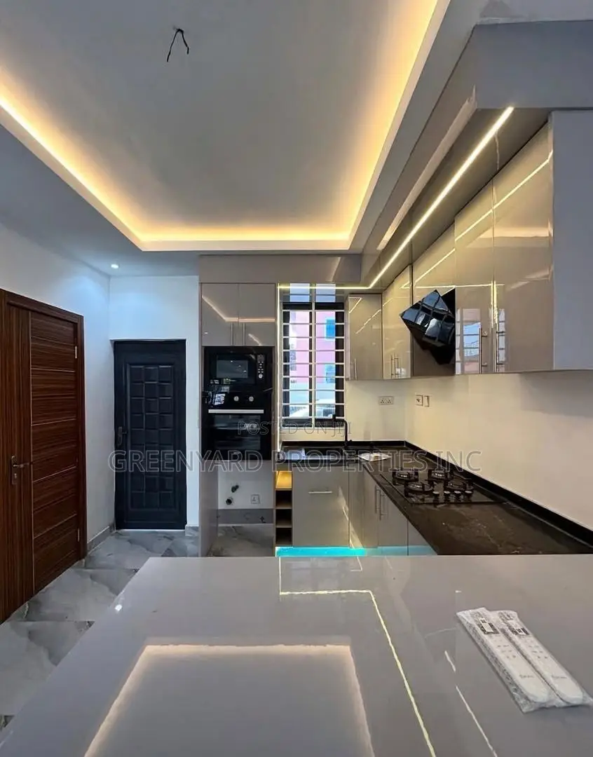 2bdrm Townhouse/Terrace in Botwe for sale